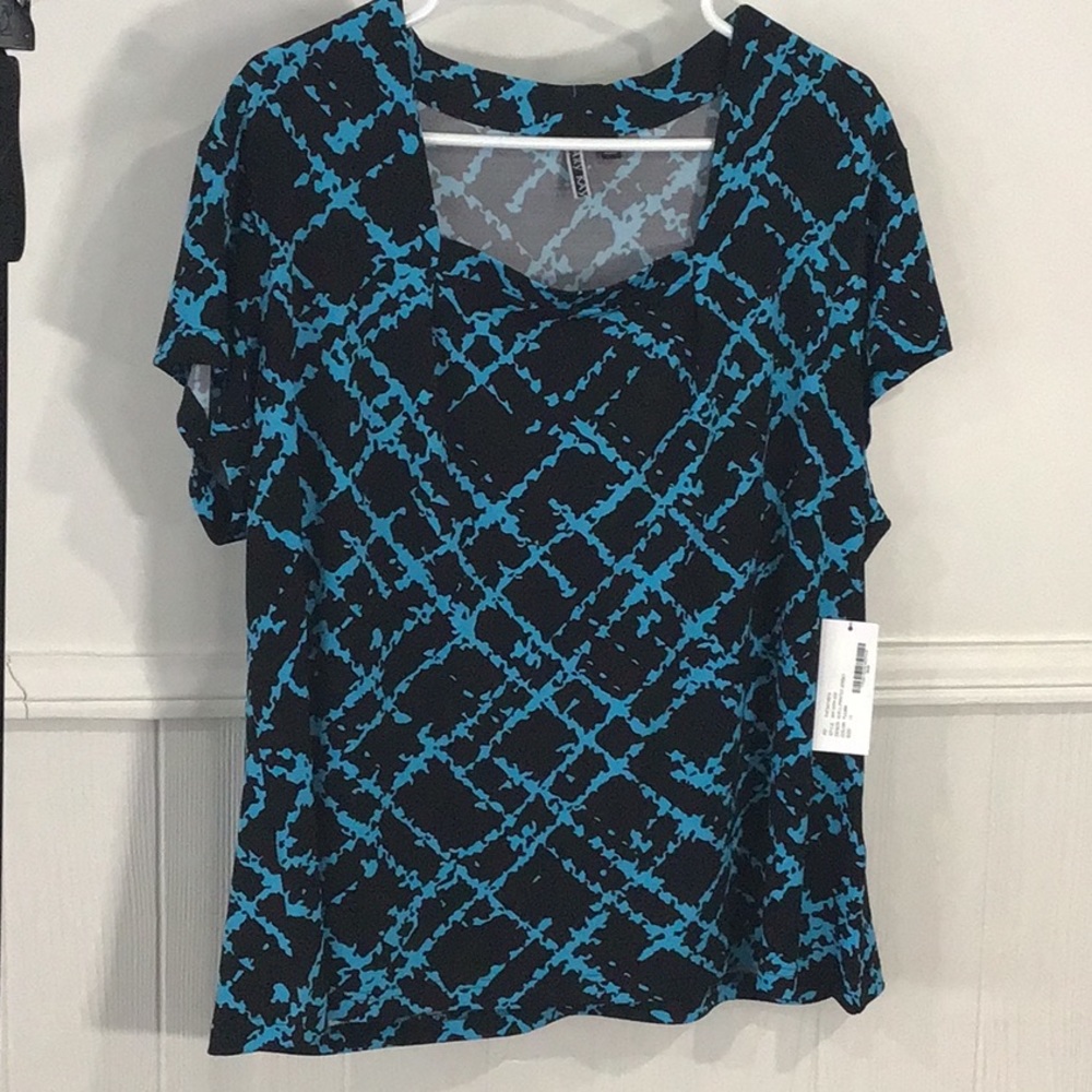 Mary Kay Ladies top